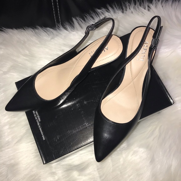 Women’s Step-N-Flex Pointed Toe Slingback Pump - Picture 4 of 5